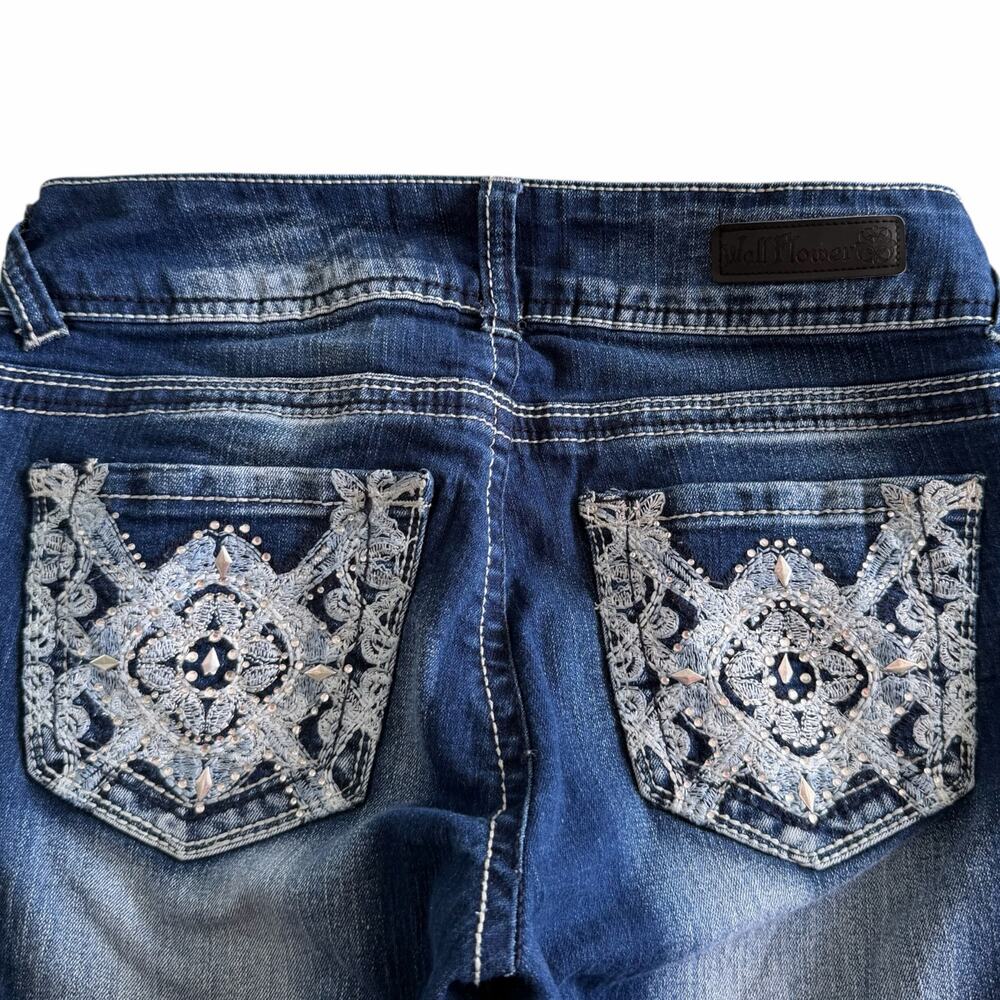 Vintage WallFlower Embellished Low Rise Capris - Picture 3 of 8